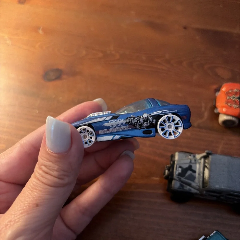 LOT OF 17 HOT‎ WHEELS VEHICLES